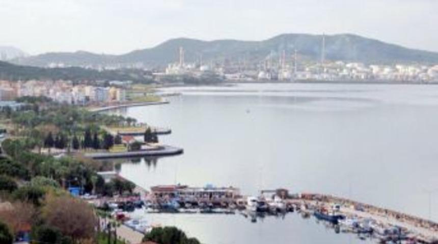 Aliağa il&ccedil;e oluşunun 30. yılını kutluyor