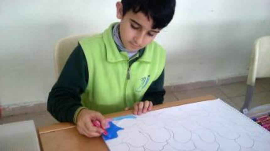 Bademcik ameliyatı olan &Uuml;nal&rsquo;a hastanede karne s&uuml;rprizi