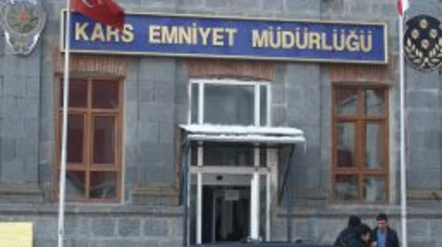 Kars Emniyeti ka&ccedil;ak&ccedil;ılara g&ouml;z a&ccedil;tırmıyor