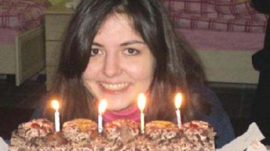 &Uuml;niversiteli kız kalp krizinden &ouml;ld&uuml;