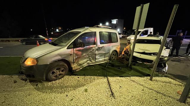 Şanlıurfa da trafik kazasında 4 kişi yaralandı 3