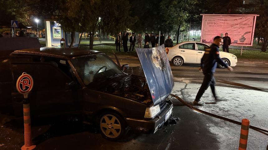 Kayseri'de seyir halindeki otomobil alevlere teslim oldu!