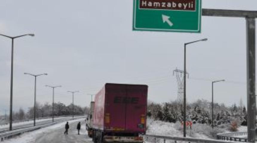 Edirne’de kara yakalanan sürücüler yolda kaldı