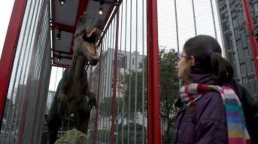 Dinozor Spinosaurus, İstanbullularla tanıştı