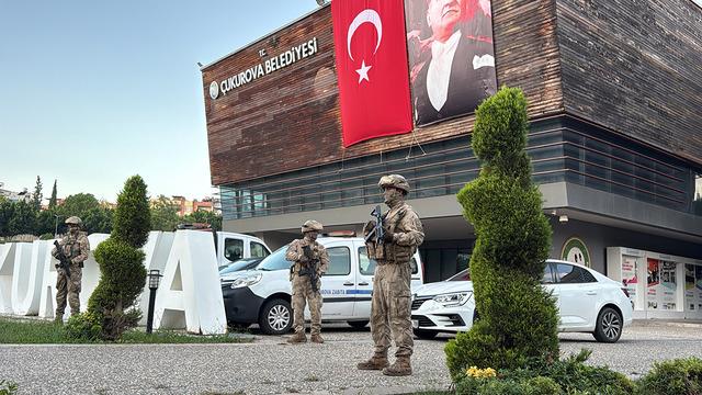 Çukurova Belediyesi'ne operasyon! Belediye Başkanı Emrah Kozay dahil çok sayıda gözaltı