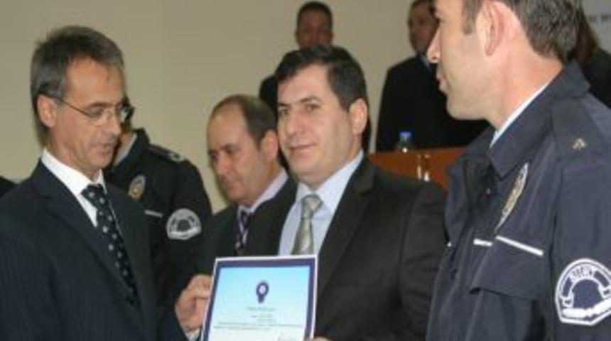 'Ter&ouml;rizme karşı &ouml;nemli yerlerin korunması' kursunda sertifika t&ouml;reni