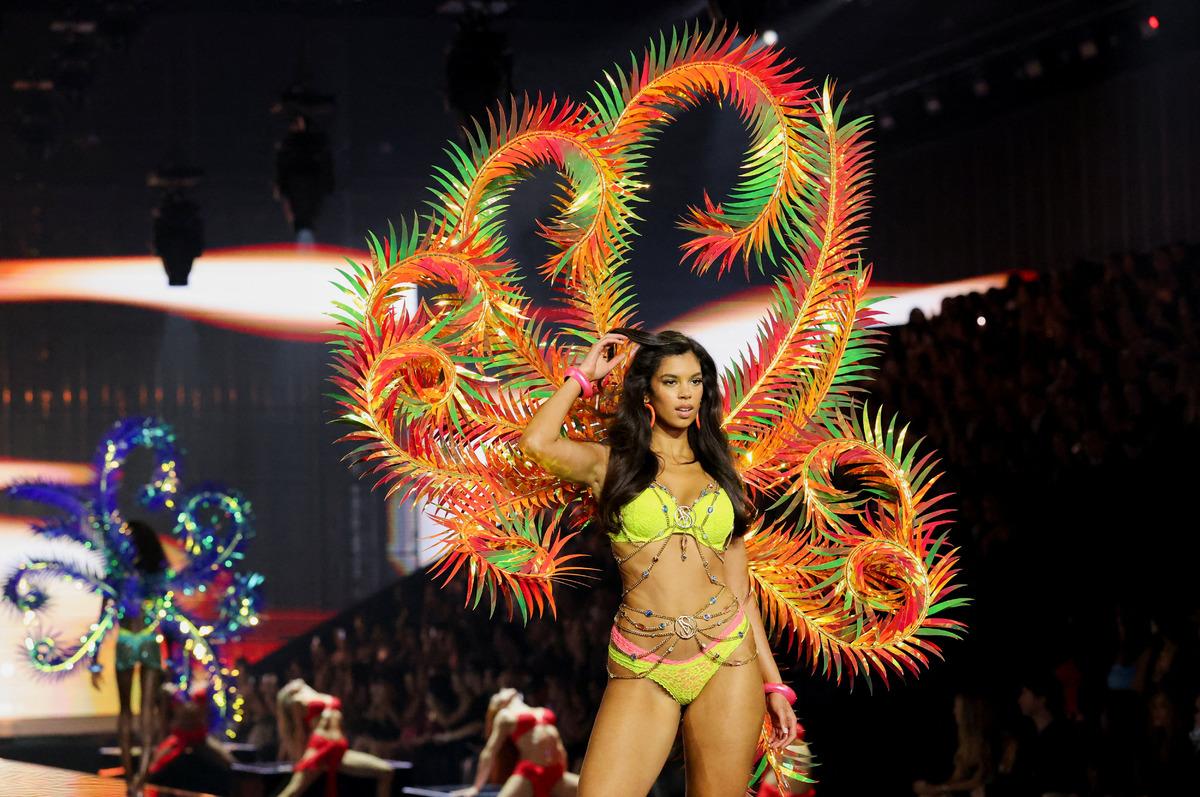 İşte Victoria’s Secret Fashion Show 2026 dan fotoğraflar: Adriana Lima, Gigi Hadid, Barbara Palvin ve dahası... 7