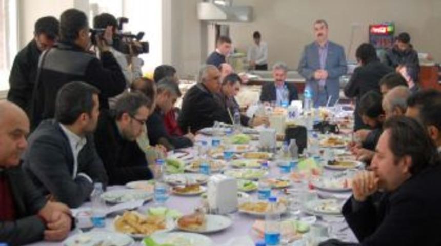 BATSO Stratejik Plan Y&uuml;r&uuml;tme Kurulu &uuml;yeleri, yerel basının sorunlarını tartıştı