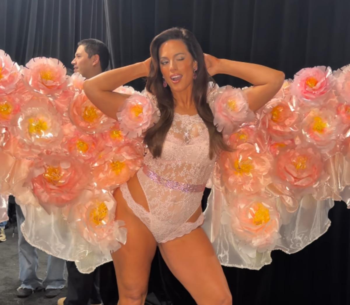 Ashley Graham 2026 Victoria’s Secret Fashion Show da! "Çok seksisin" 1