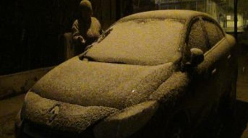 Antakya&rsquo;ya 10 yıl aradan sonra ilk kez kar yağdı