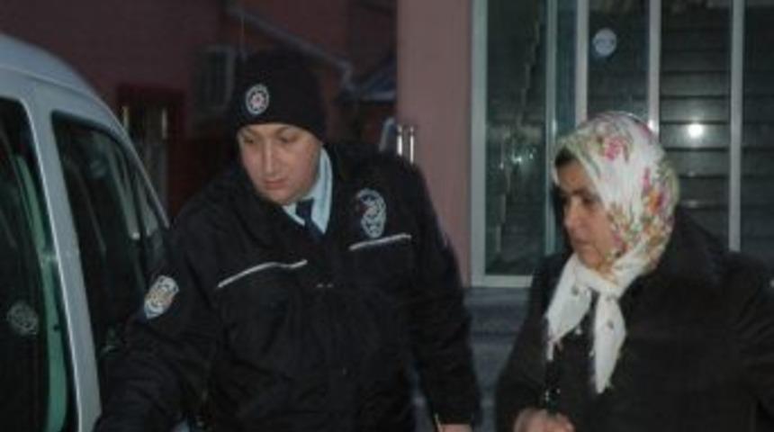 Eşini d&ouml;v&uuml;p eksi 15 derecede sokağa attı