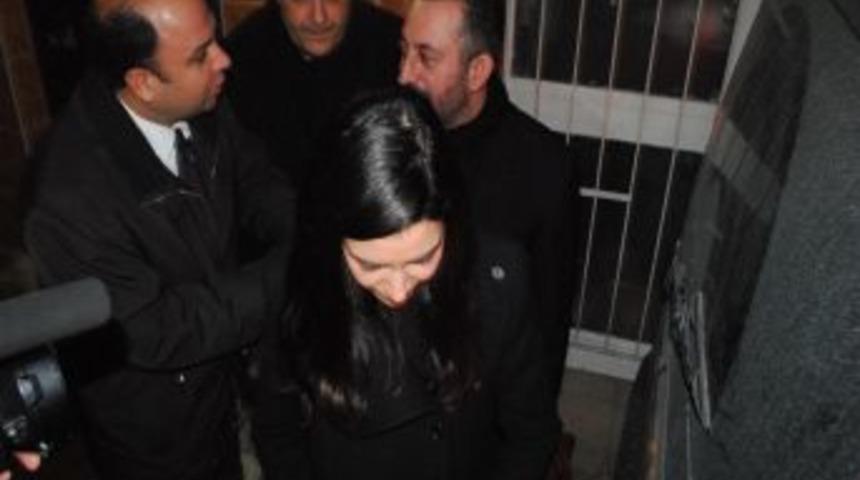 Cem Yılmaz, evleneceği Ahu Yağtu'yu ailesinden istedi