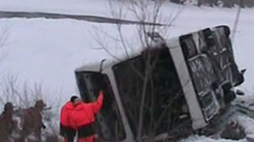 Ağrı'da kaza ter&ouml;r&uuml; 4 can aldı