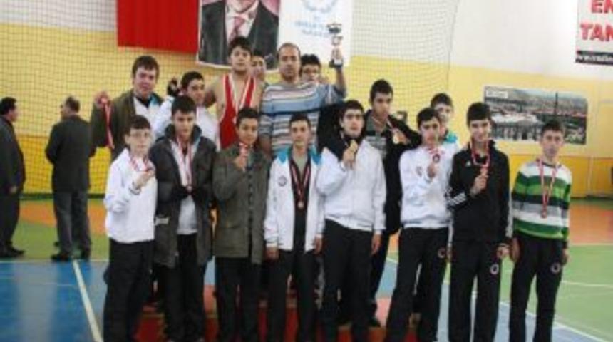 Minderde Sema r&uuml;zgarı esti