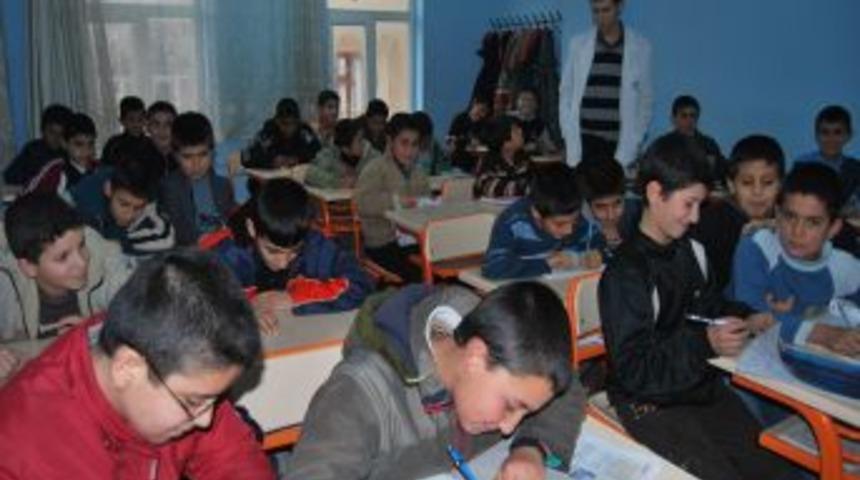 Suru&ccedil;'ta okuma salonlarına olan ilgi her ge&ccedil;en g&uuml;n artıyor