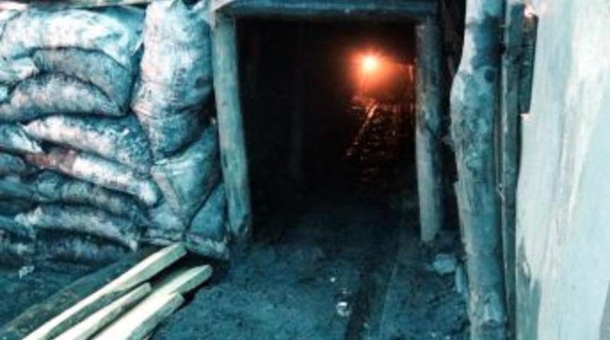 Maden ocağındaki g&ouml;&ccedil;&uuml;kte bir iş&ccedil;i mahsur kaldı