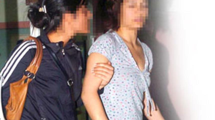 Eve erken d&ouml;n&uuml;nce kilerde &ccedil;ıplak erkek buldu