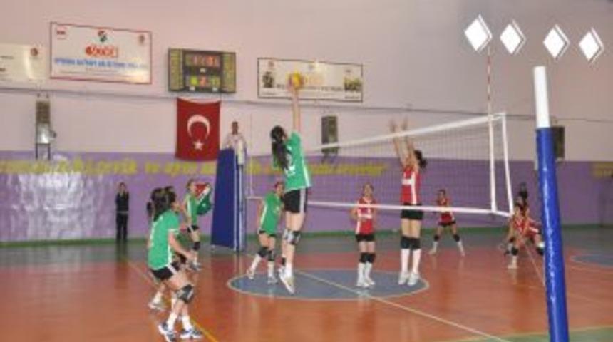 Muşlu kızlar, Erzincan Ge&ccedil;it Belediyesi&rsquo;ni mağlup etti