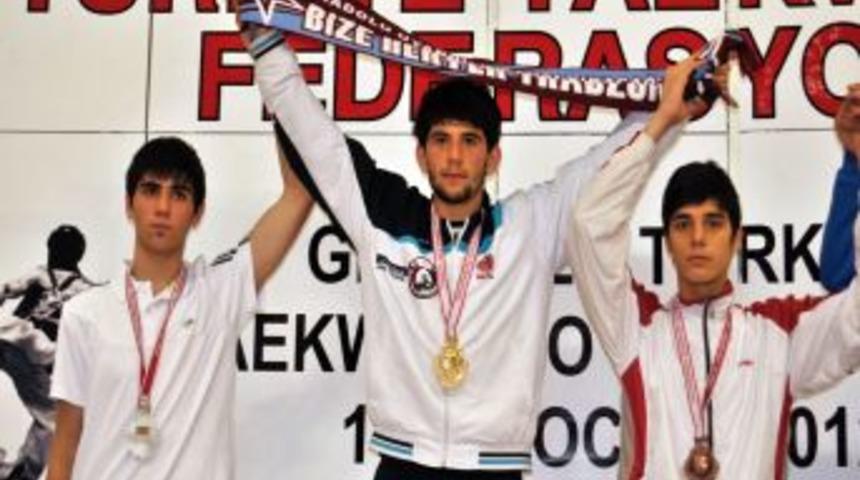 Alparslan Koleji &ouml;ğrencisi Aydemir&rsquo;in başarısı memleketinde sevin&ccedil;le karşılandı