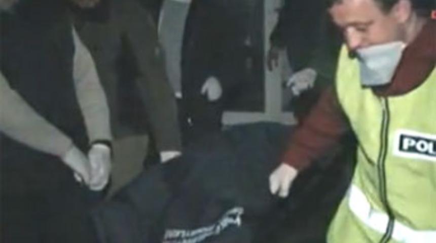 Yatak odasında &ccedil;ıplak halde &ouml;l&uuml; bulundu