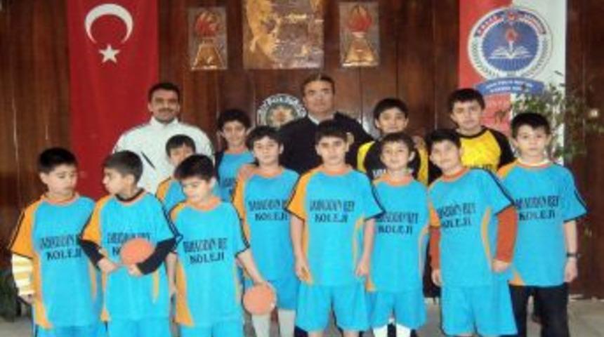 &Ouml;zel Bahaddin Bey, sporda da zirveye koşuyor