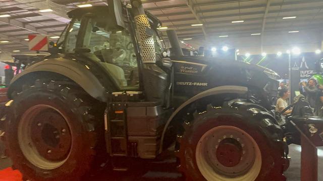 Traktör çiftçilerin ilgi odağı oldu: Fiyatıyla dudak uçuklattı