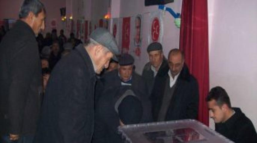 MHP Aydıncık il&ccedil;e kongresini Aydemir kazandı