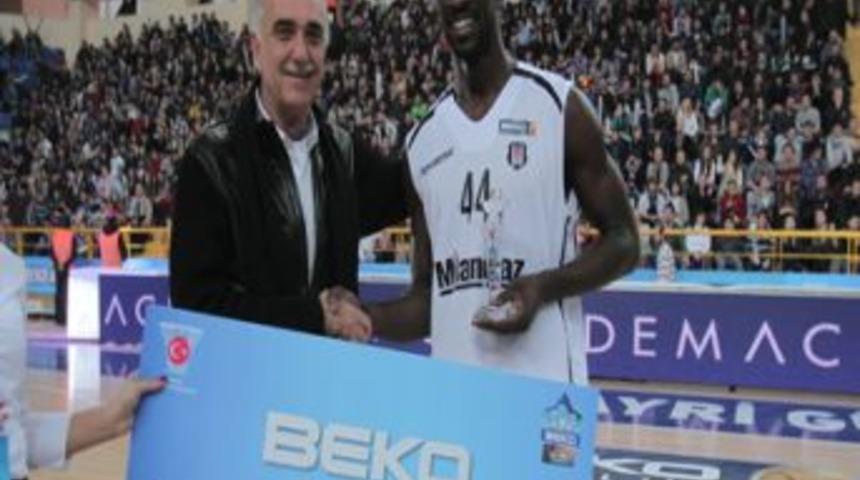 Beko All-Star 2012'de smaç yarışmasını Pops Mensah Bonsu kazandı