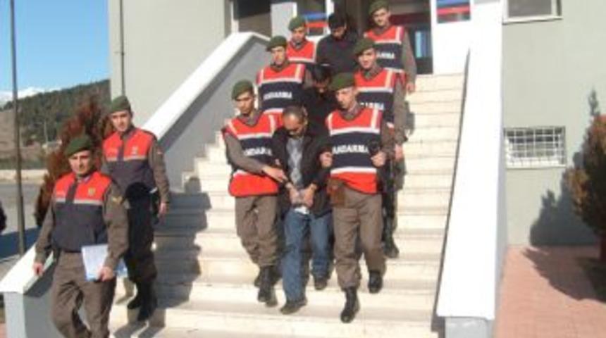 Yol yapım çalışmasında kullanılan iş makinesinin depolarını boşatmışlar