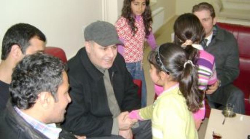 Vekiller, vatandaştan kopmuyor