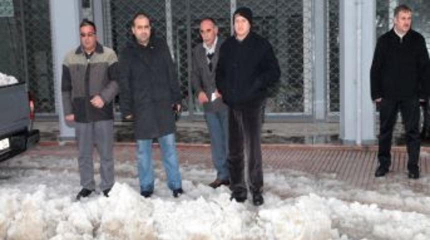 Antakya Belediyesi ekiplerinde &lsquo;kar&rsquo; seferberliği