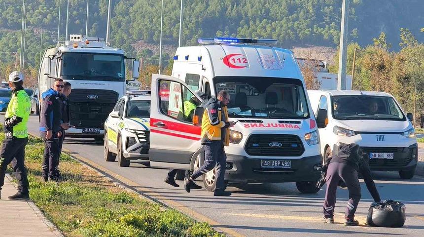 Muğla&rsquo;da motosiklet ile otomobil &ccedil;arpıştı: 1 yaralı