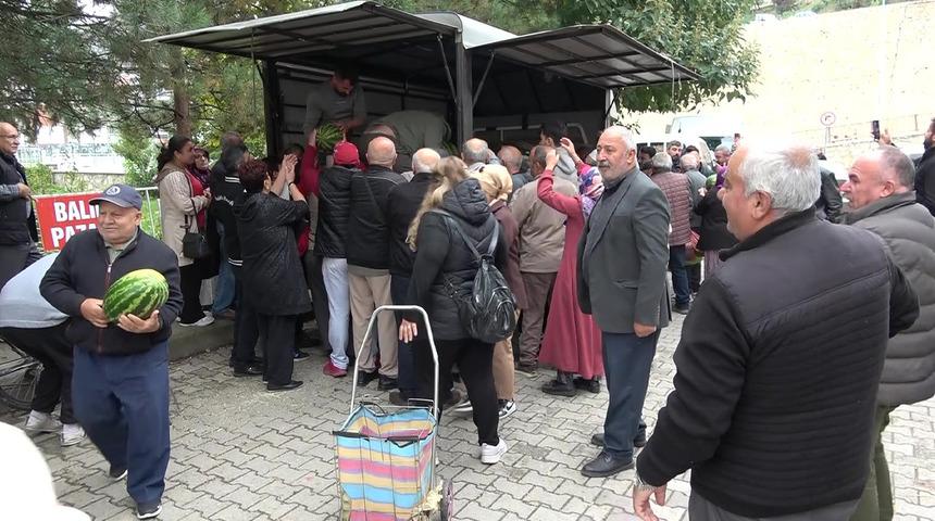 Bedava dağıttı, 5 dakikada bitti: 'B&ouml;yle satsaydık para koymaya yer bulamazdık'