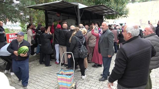 Bedava dağıttı, 5 dakikada bitti: 'Böyle satsaydık para koymaya yer bulamazdık'