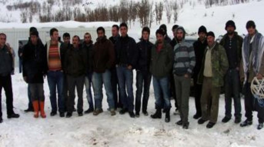 Kar nedeniyle şantiyede 10 g&uuml;nd&uuml;r mahsur kalan 43 iş&ccedil;i kurtarıldı