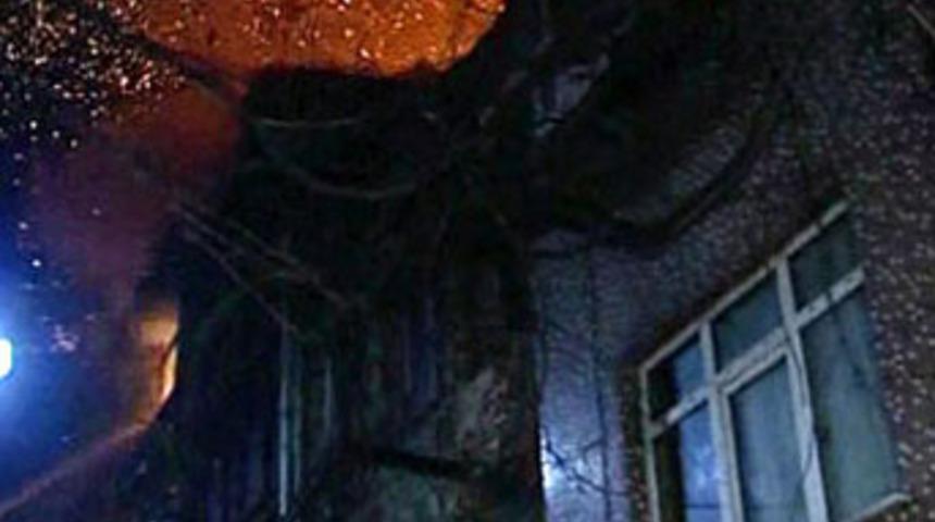 İstanbul'da yangın faciası 5 &ouml;l&uuml;!