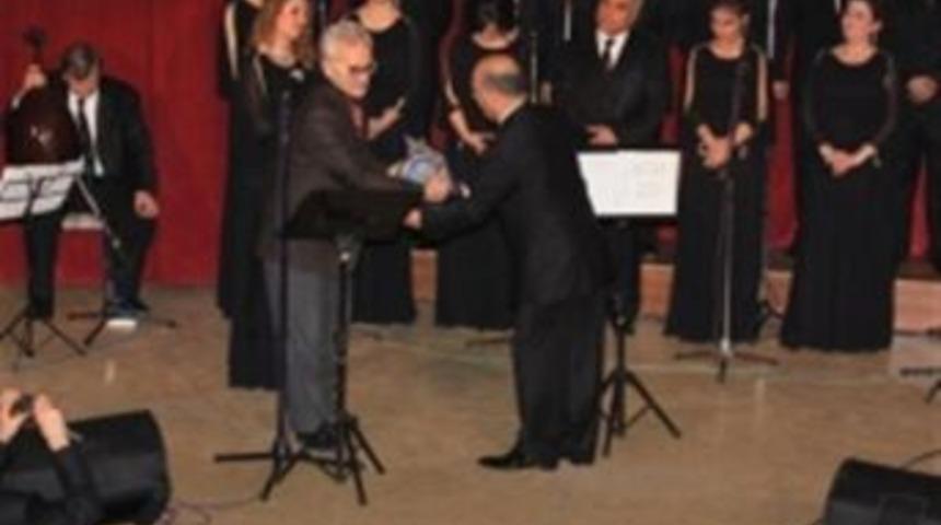 Bir Deste Beste B&uuml;y&uuml;ledi