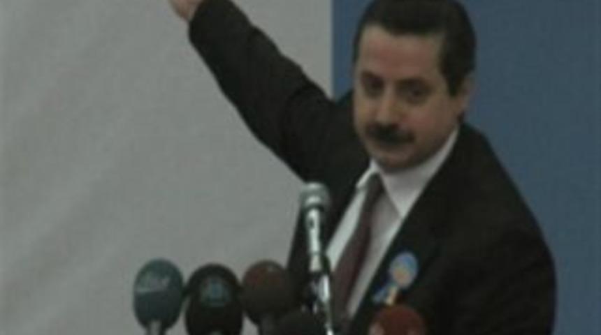 Kongre'de &Ccedil;elik'ten salvolar