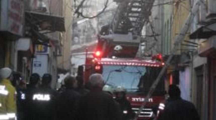 İtfaiye M&uuml;d&uuml;r&uuml;: 5 kişinin hayatını kaybettiği yangının sebebi araştırılıyor