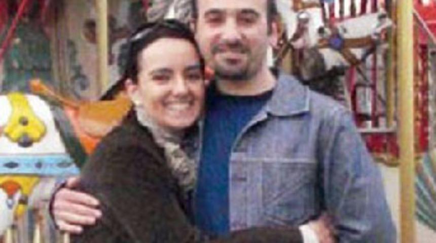 Elleri arkadan bağlı &ccedil;atıda asılı bulundu