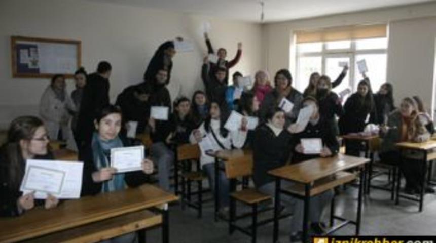 İznik&rsquo;te 7972 &ouml;ğrenci karne aldı