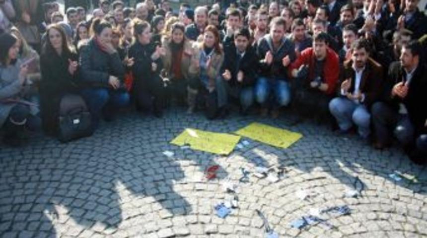 Avukat Katipleri, işsiz kalmamak i&ccedil;in eylem yaptı