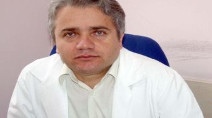 Dr. &Ccedil;eldir: Sert koltuklarda uzun s&uuml;re oturmak kıl d&ouml;nmesi yapabilir