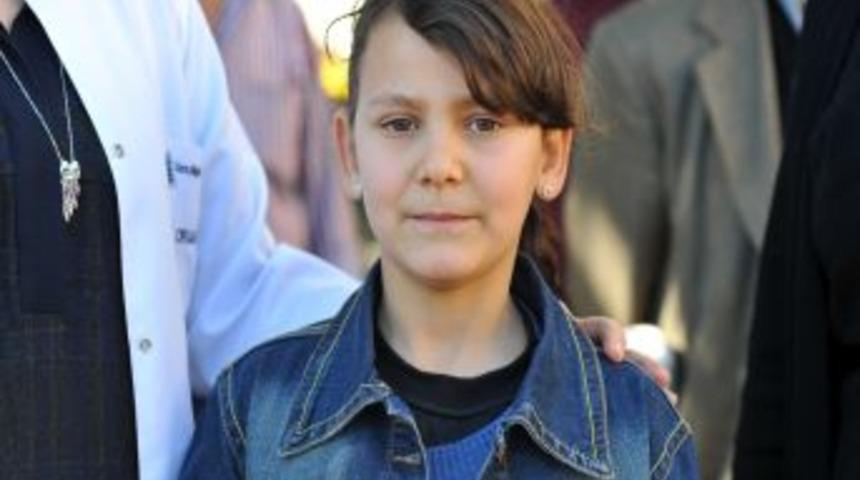 Atilla Kavdır'ın kızı: Babamın elinden tutarak y&uuml;r&uuml;mek istiyorum