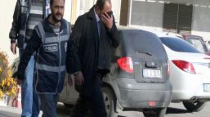 Menemen Belediyesi'nden &ccedil;alınan parayla ilgili 6 kişi adliyede