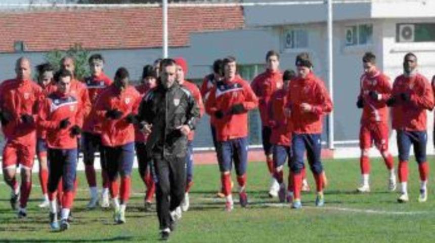Samsunspor, Manisaspor maçına yardımcı antrenörle hazırlandı