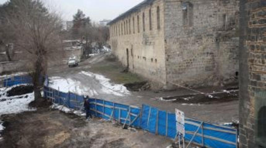 Günay: İçkale’deki kemikler 90’lı yıllara aitse hafızalara çakarız