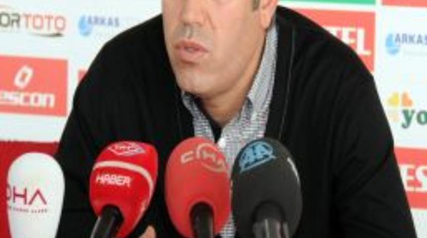 Manisaspor, yabancı bir forvet ve bir orta saha oyuncusu transfer edecek