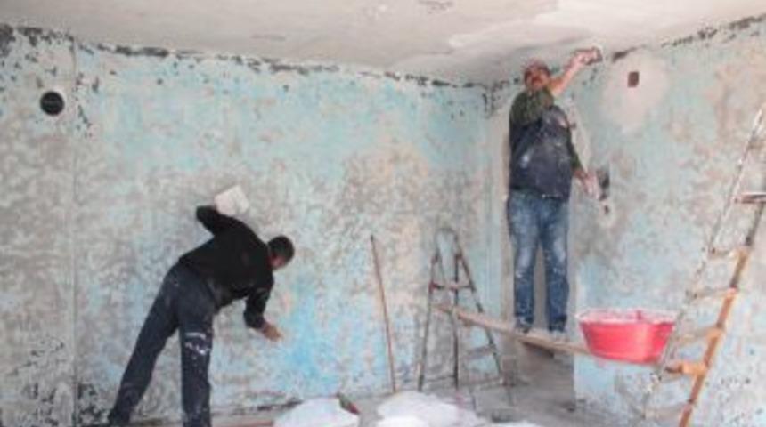 Evi yanan aileye Toroslar Belediyesi&rsquo;nden destek