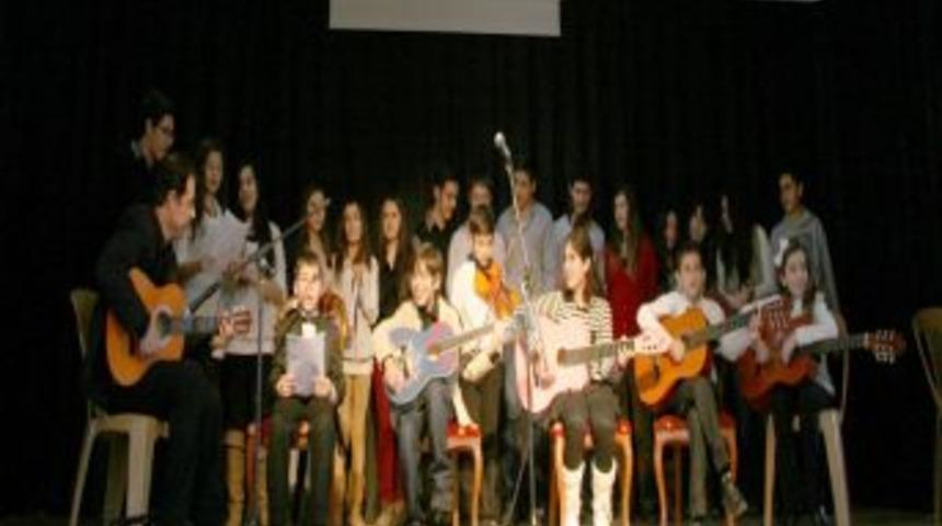 Minikler l&ouml;semi hastası arkadaşları i&ccedil;in konser verdi